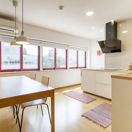 Urban Pathway 2br Apartment *