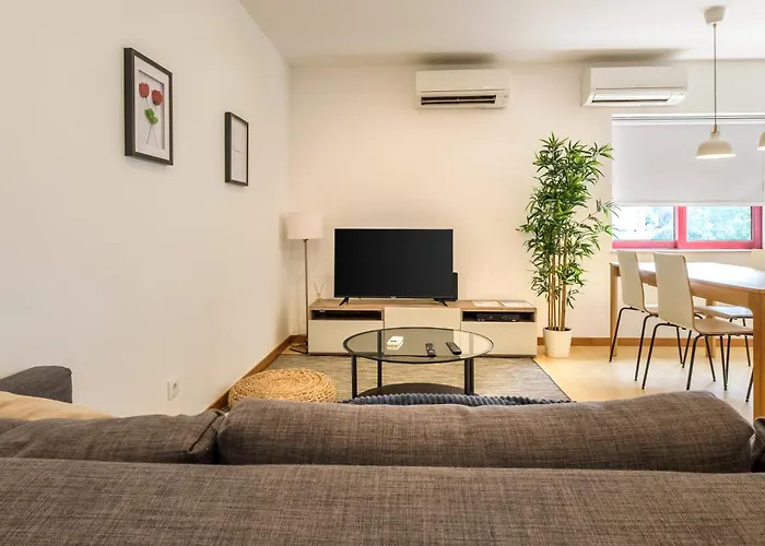 Urban Pathway 2br Apartment *