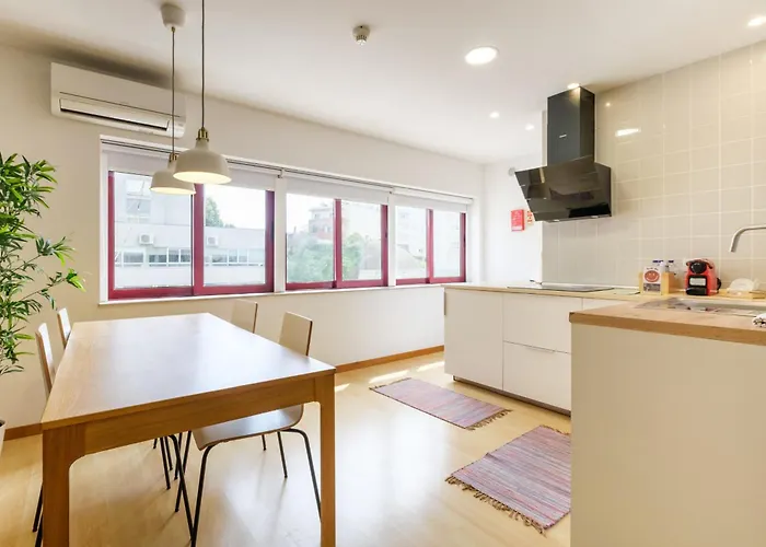 Urban Pathway 2br Apartment *